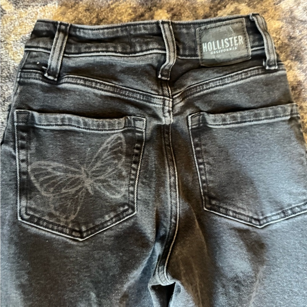 Hollister High-Waisted Black Jeans with Butterfly Print - Picture 12 of 12